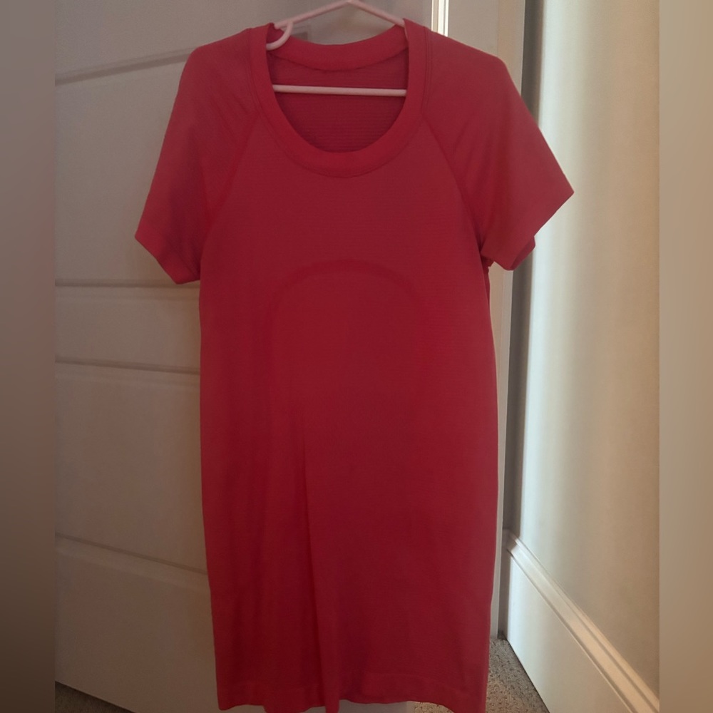 Lululemon size 2 lip gloss swiftly tech
